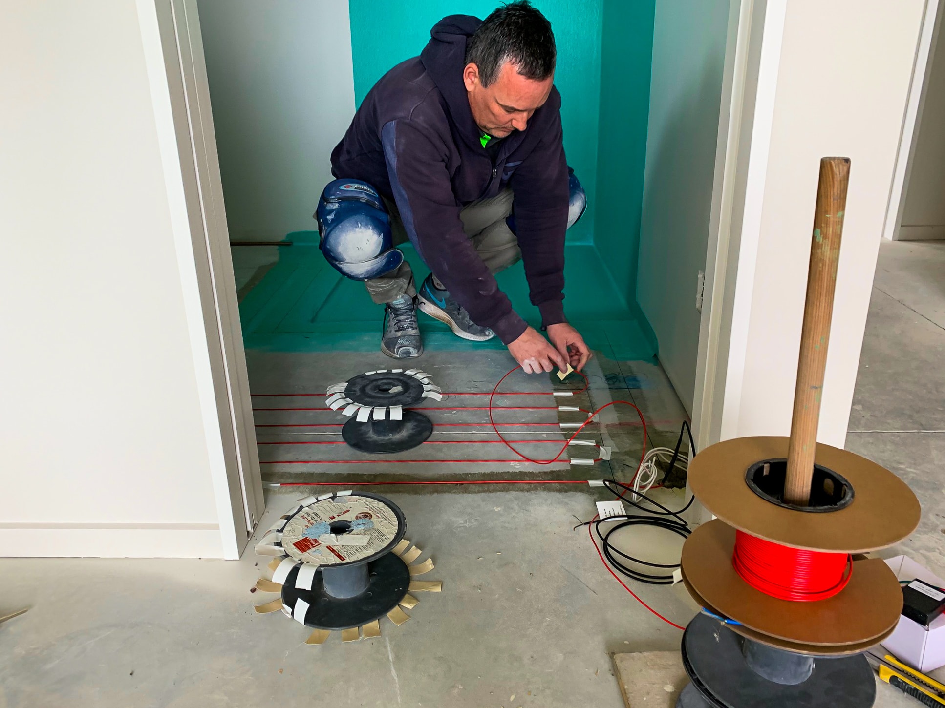 Installing do it yourself underfloor heating kits from Thermafloor. Lifetime warranty on all cables. Kits come with everything you need, New Zealand